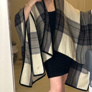Chic Plaid Wrap in Black and Cream